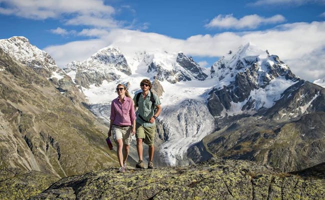 Fuorcla Surlej mit Wanderern in den Alpen, klare Sicht