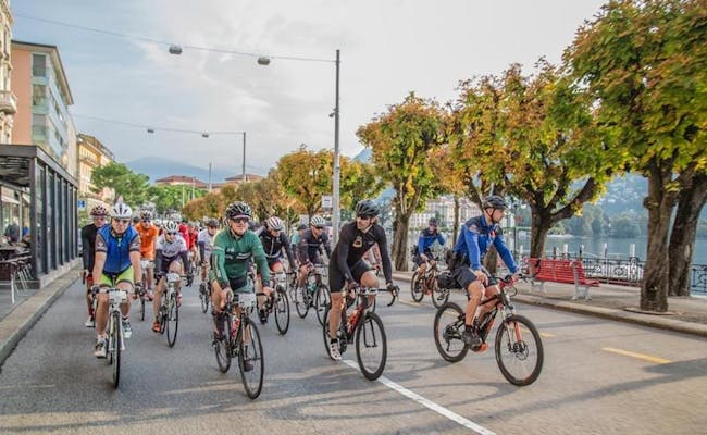 Lugano: Cykelälskare vid evenemanget Bike Emotions i stadens centrum en solig dag.
