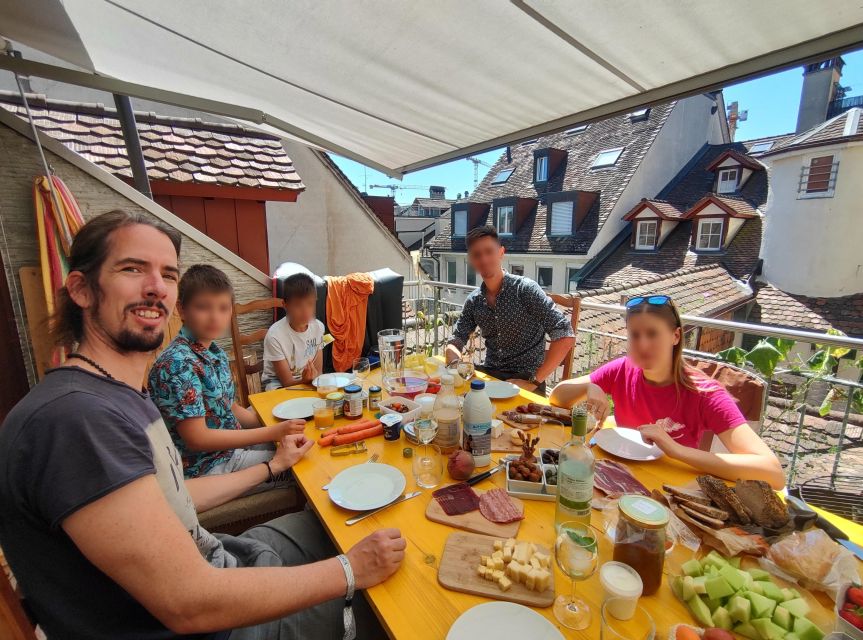 早午餐：在阳光明媚的天气里与家人和朋友在花园里享受悠闲的早餐。