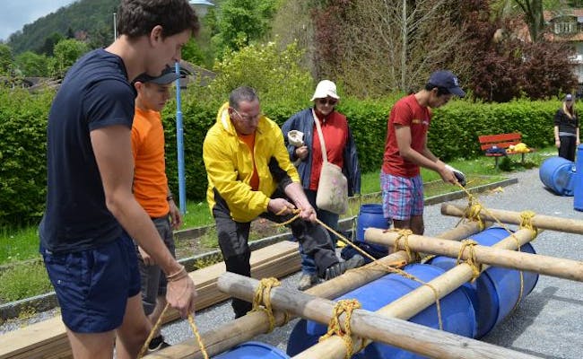 Construire un radeau (photo : Rafters)
