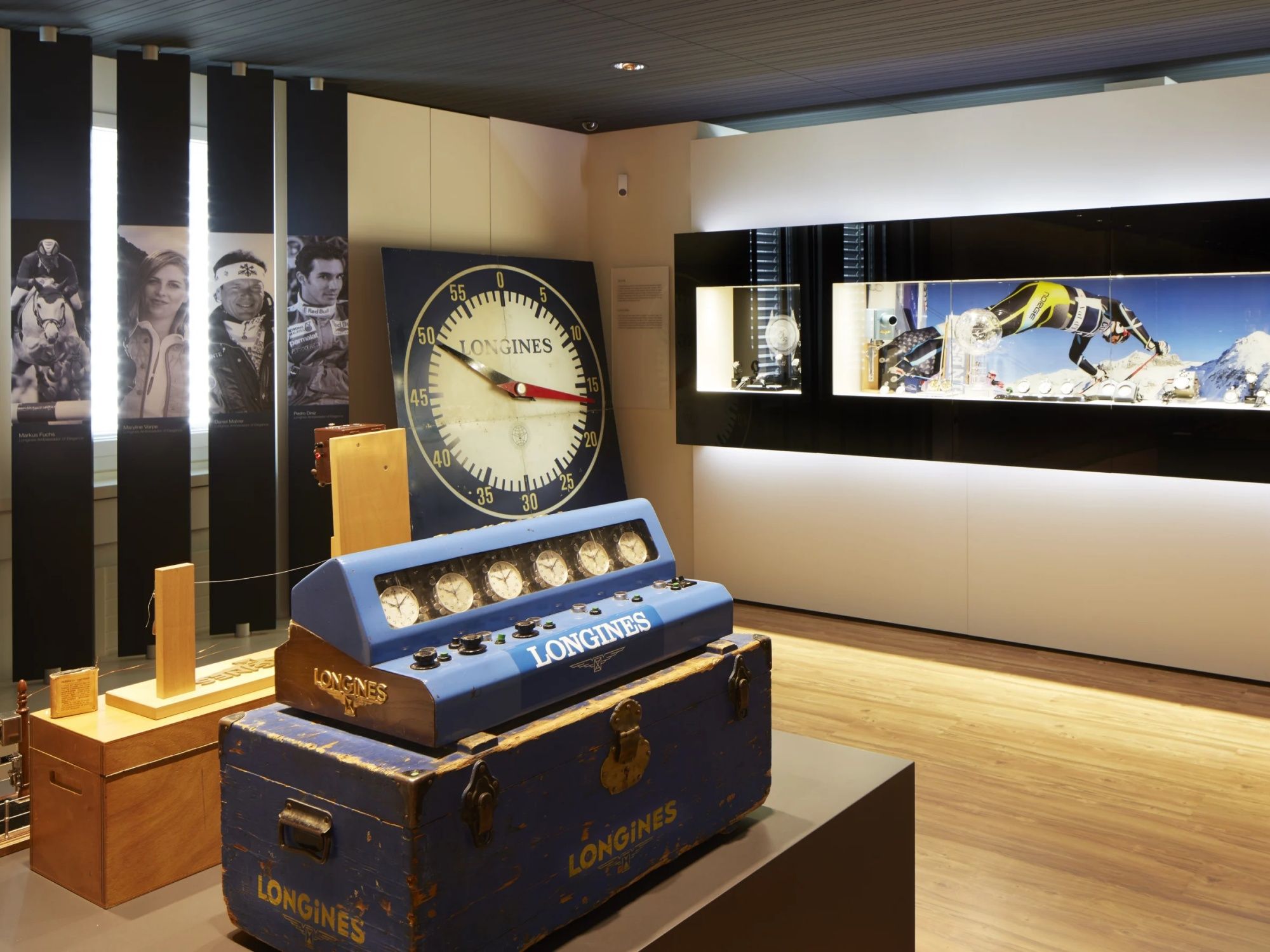 スイスの時計の展示会でのロンジン時計、モダンおよび歴史的なタイムピース