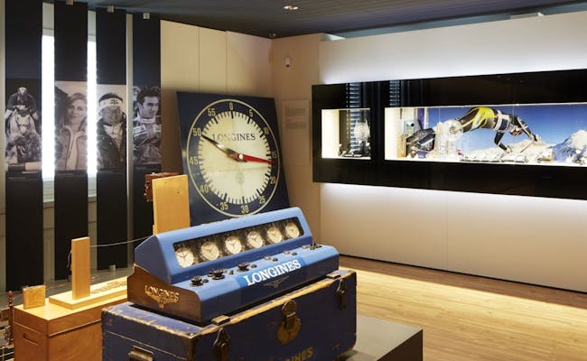 Montre Longines dans une exposition sur les montres suisses, chronomètres modernes et historiques