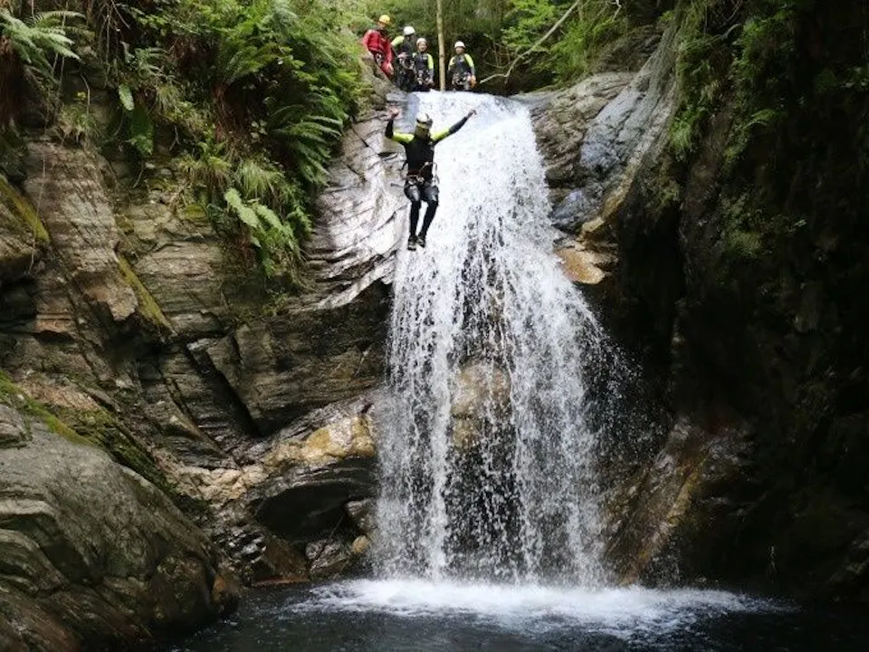 Canyoning Tessin Sprung Cugnasco