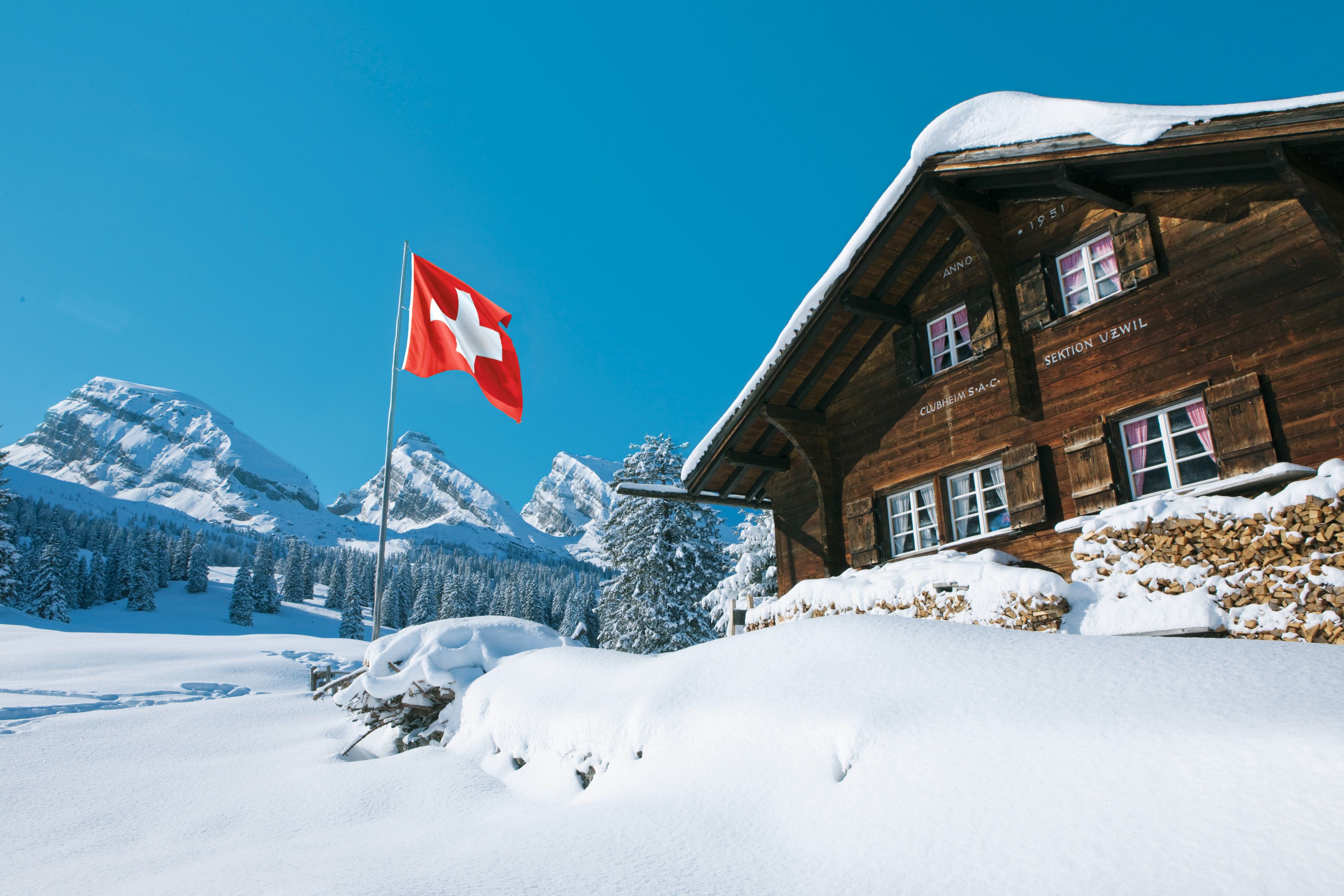 SAC hut in Toggenburg: idyllic mountain hut, winter landscape, Switzerland, snow.