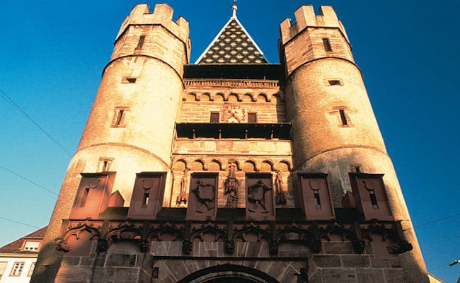 Brama Spalentor w Bazylei prezentuje średniowieczną architekturę