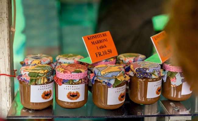 Jams for sale at the Chestnut Festival (Photo: Switzerland Tourism Jan Geerk)
