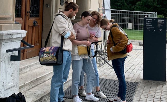 Escape Game Zürich. Spieler bei der Aktivität im Freien.