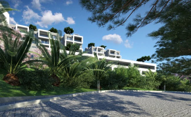 Modern hotellutsikt i Lugano med palmer och landskapsdesign under blå himmel.