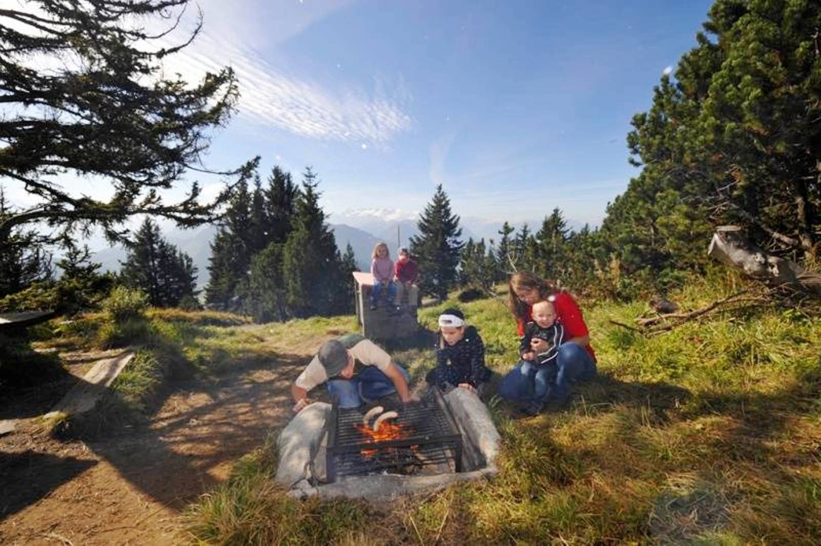 Randonnée Stanserhorn avec aire de grillades et vue sur la montagne