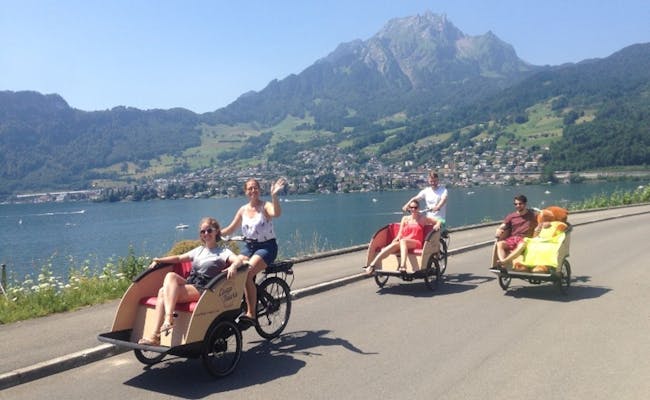 Cargo Bike Tour through Lucerne with a view of the lake and the mountains