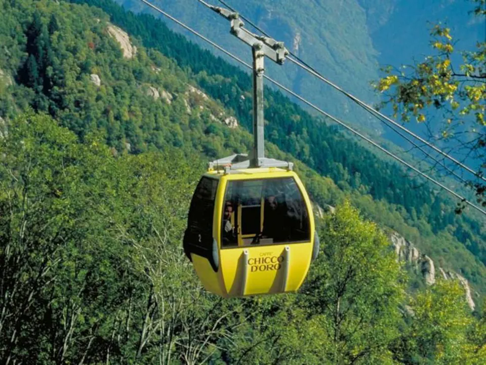 Tessin Bergbahnen Seilbahn Lumino - Monti di Saurù