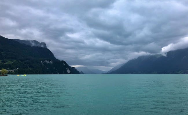 Temps mitigé sur le lac de Brienz (photo : Seraina Zellweger)