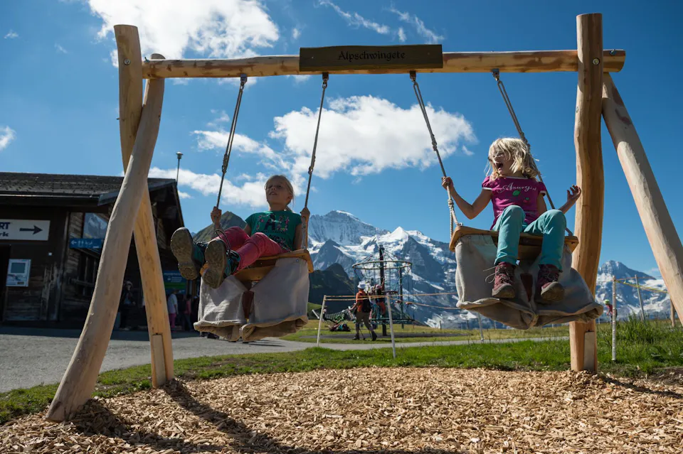 Männlichen Alpiner Spielplatz