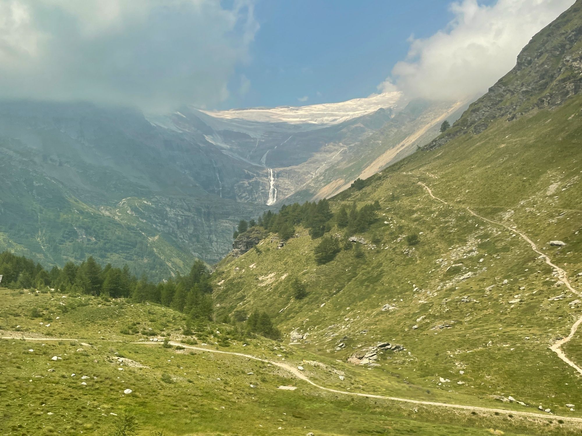 伯尼纳快车：前往阿尔普·格吕姆，欣赏瑞士壮观的山脉