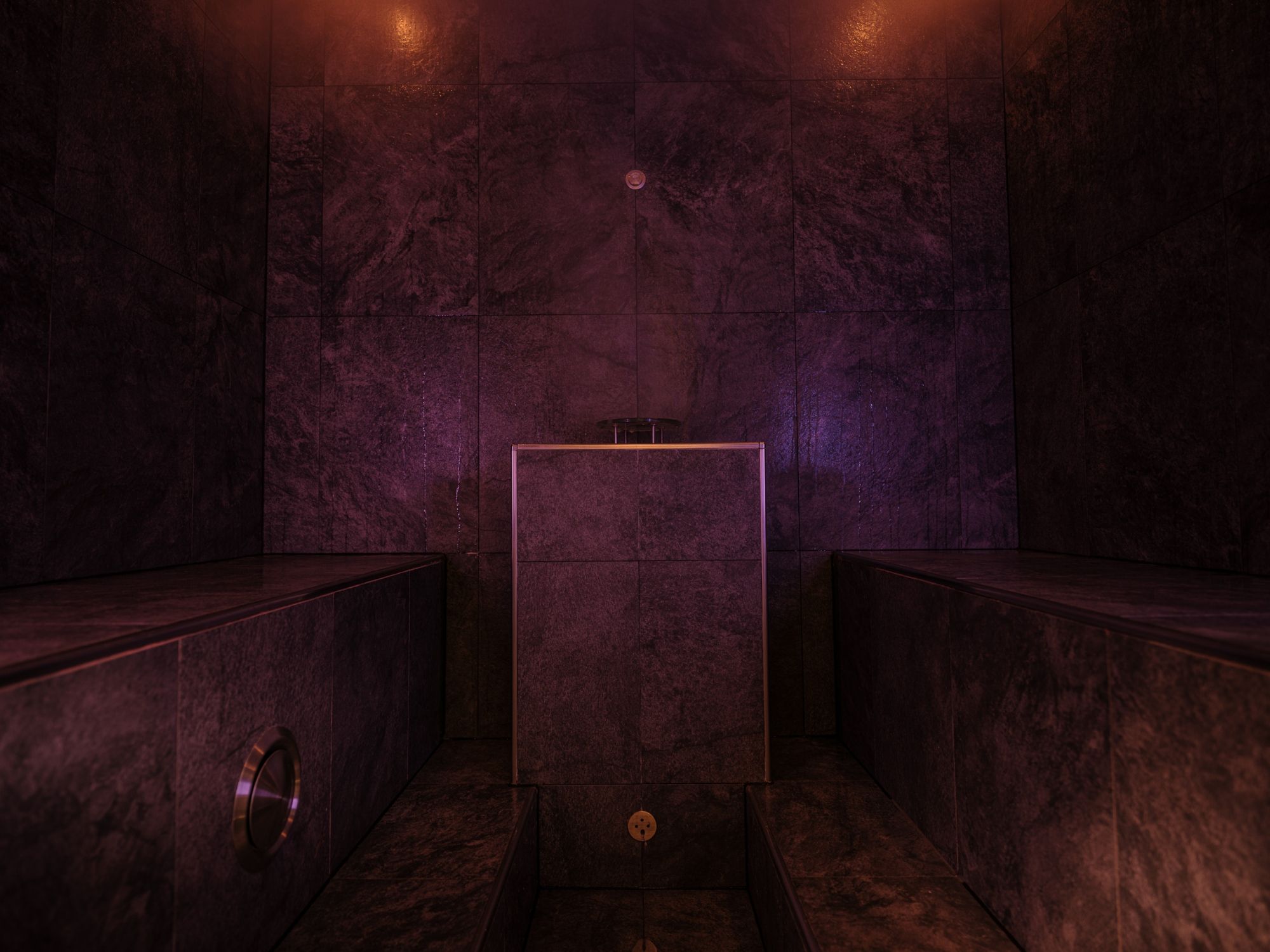 Hammam : luxueux Spa privé de jour à l'Hôtel Bella Vista Zermatt avec une atmosphère de bien-être authentique