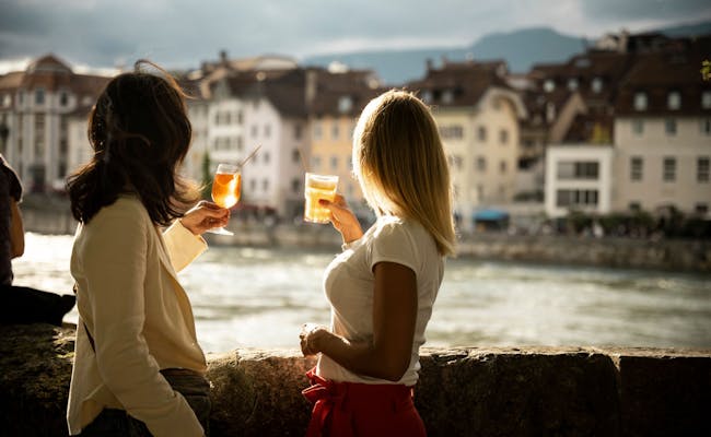 In der Schweiz darfst du in der Öffentlichkeit Bier trinken (Foto: Schweiz Tourismus Nicole Schafer)