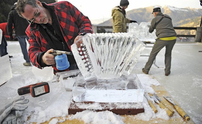 Ice carving (Photo: Rafters)