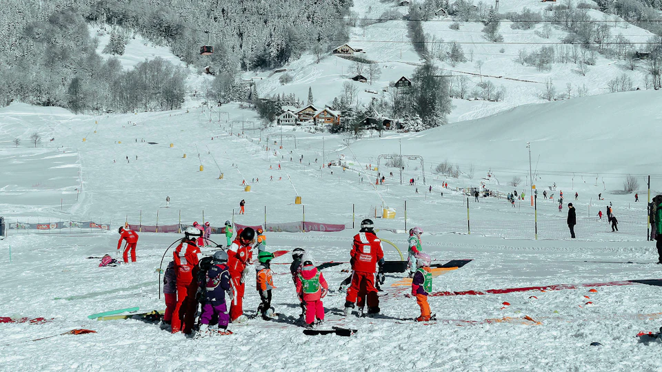 Engelberg Skifahren Skischulen Klostermatte Kinder us)