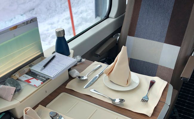 Table setting in the Glacier Express