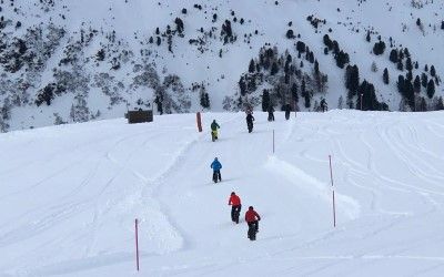Fatbike Davos Tour met rijders op sneeuw in de bergen