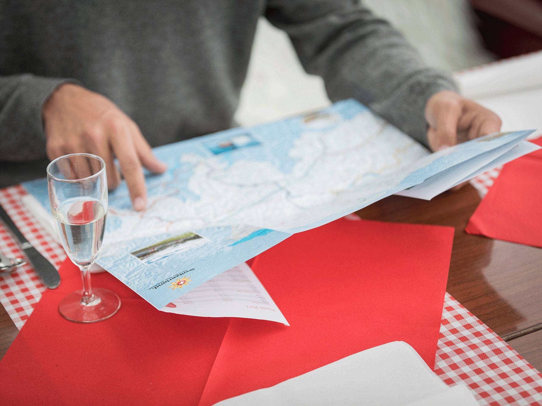 스위스 여행 시스템으로 스위스를 탐험하세요 - 여행과 탐험에 이상적입니다.