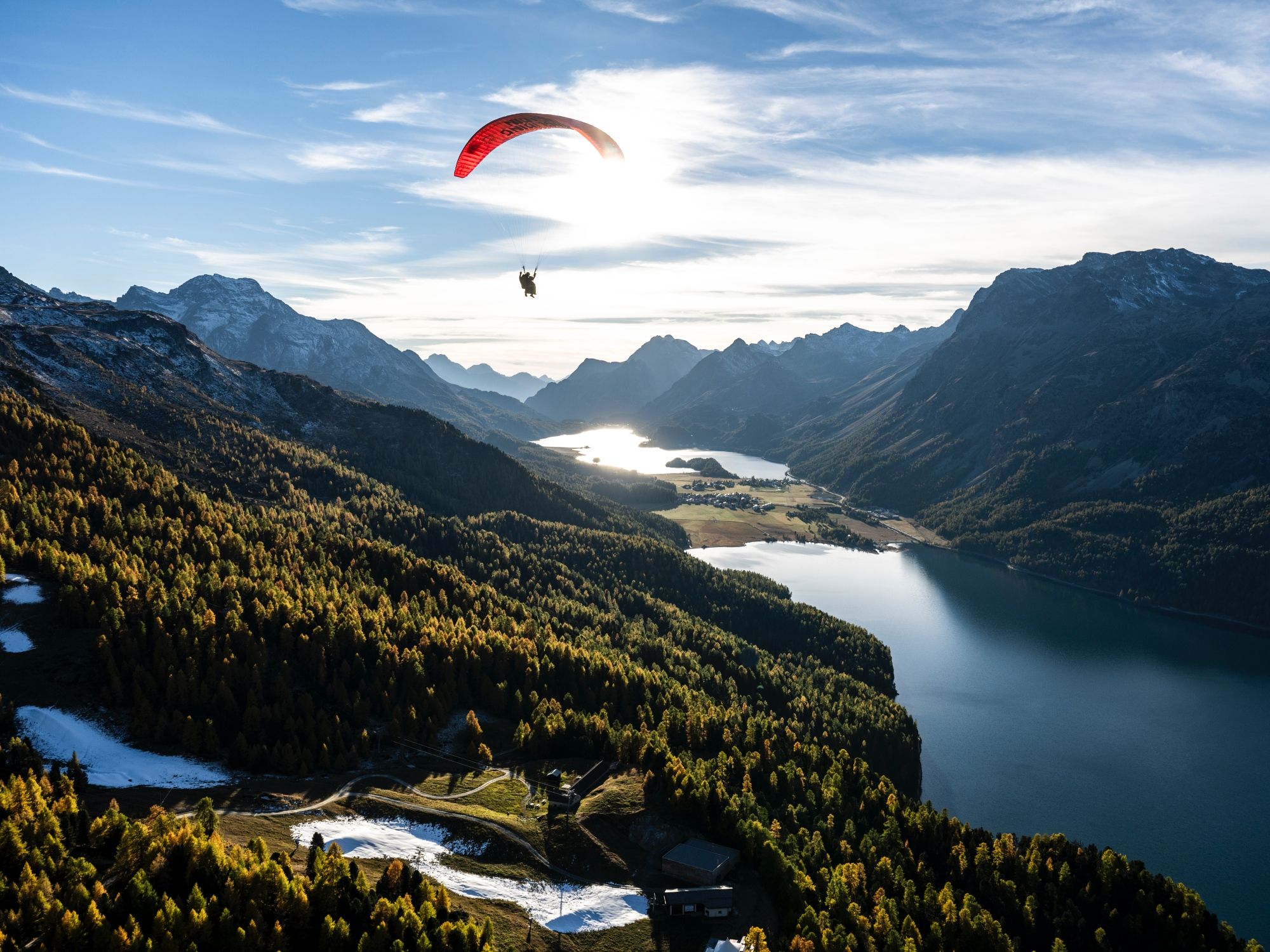 Engadin: Tandemflug in Samedan über beeindruckende Berge und den Silsersee.