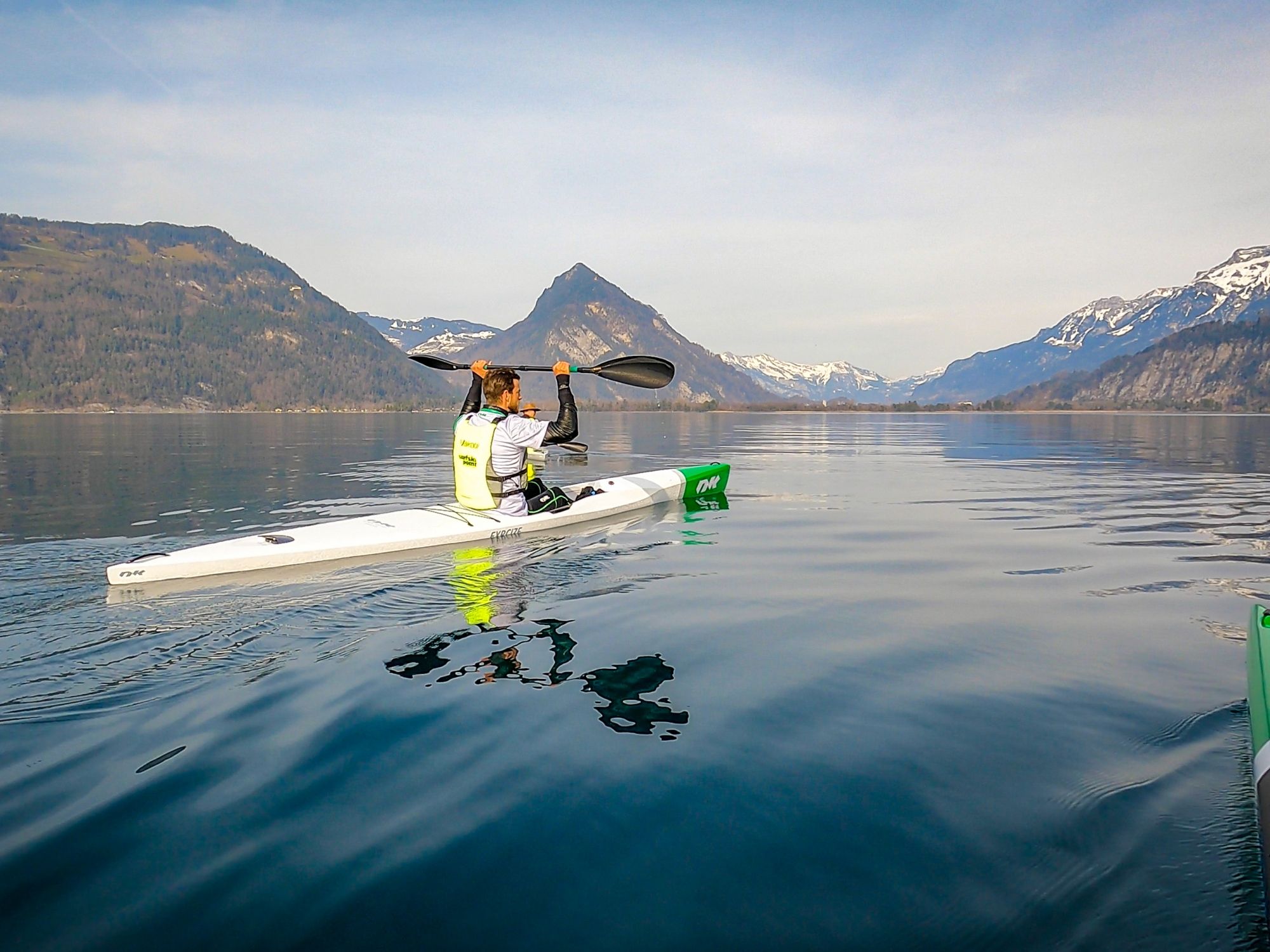 Cours de ski nautique au lac de Thoune : Profite de sports nautiques, de vues sur les montagnes et de la nature en été.