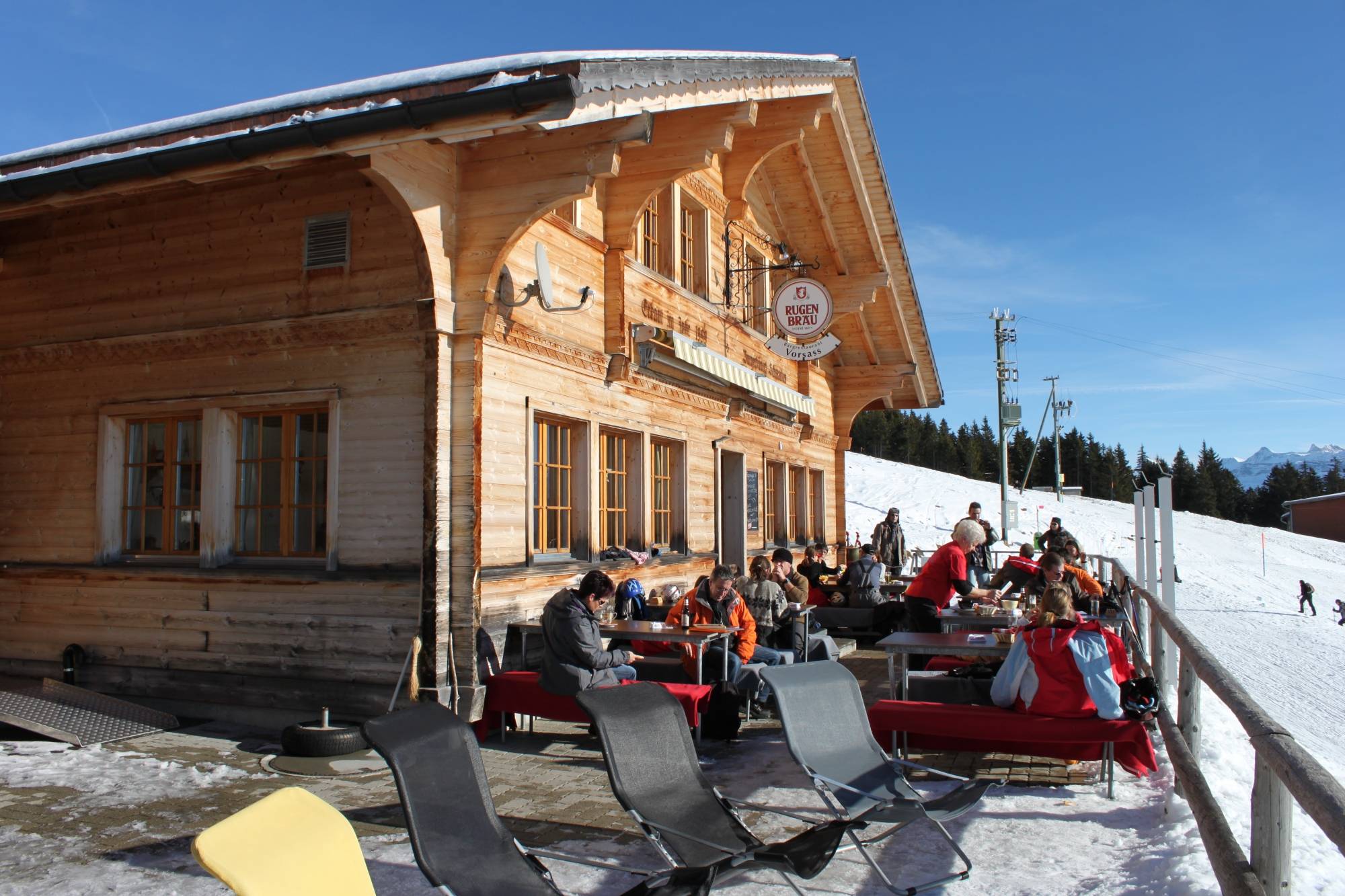 ニーダーホルンのソリ滑りとアルペンガスハウス、雪、冬のアクティビティ