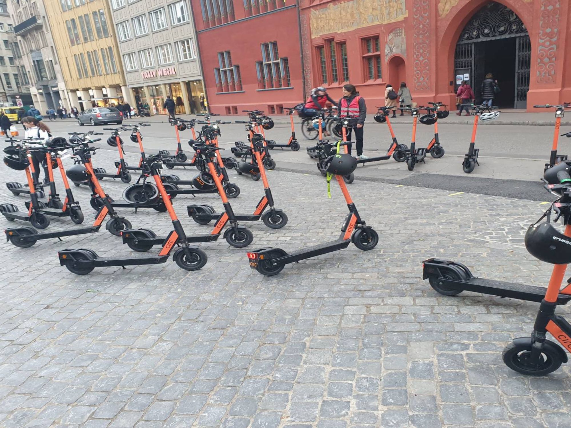 Escooter à Bâle : découvre la ville avec des E-Scooters écolos pour une mobilité flexible.