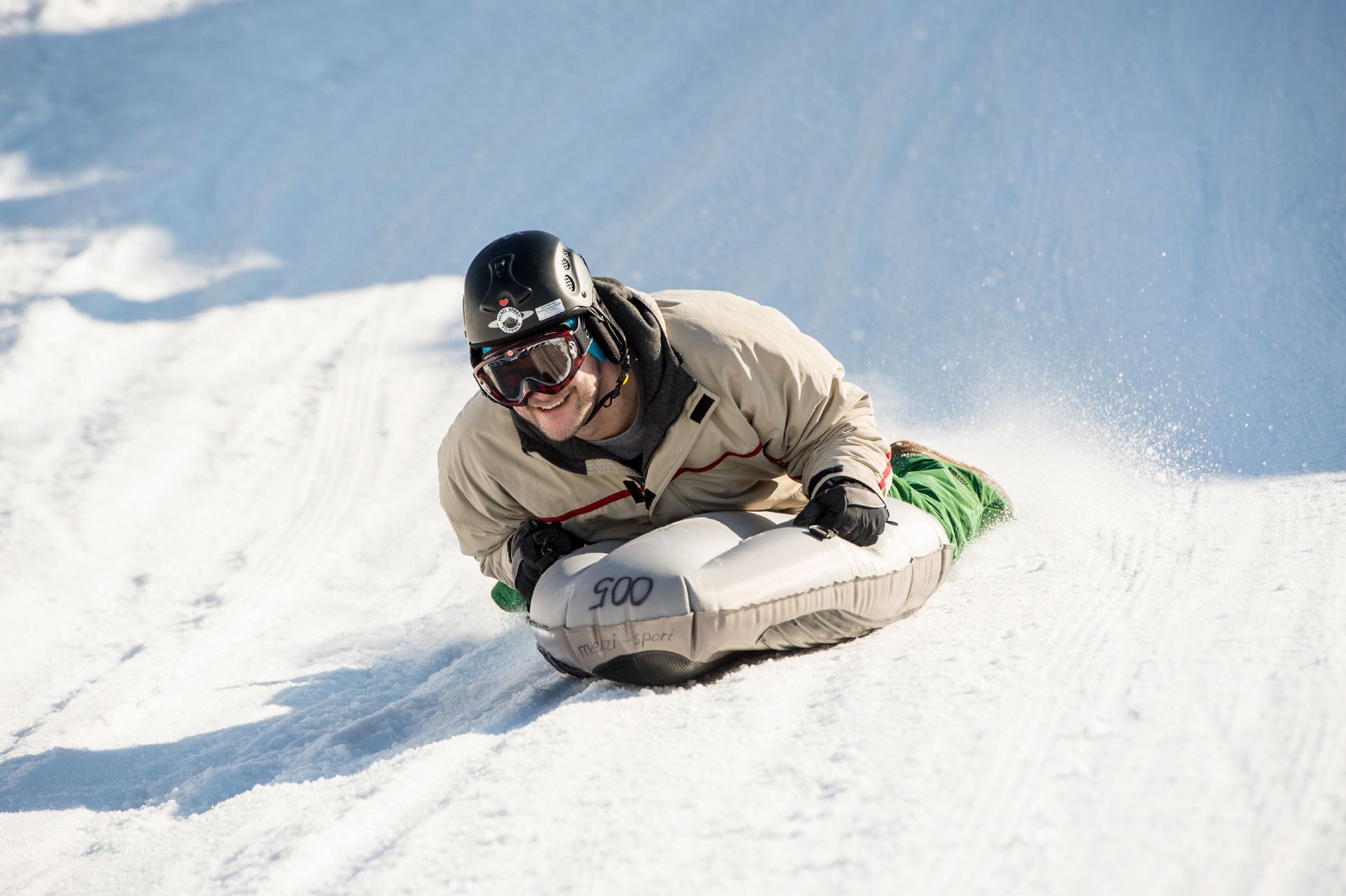Kerenzerberg 空中滑板之旅，您在雪上滑行，冬季运动活动
