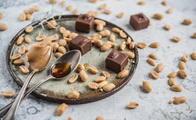 ช็อกโกแลตจาก Max Chocolatier Luzern พร้อมถั่วและซอส