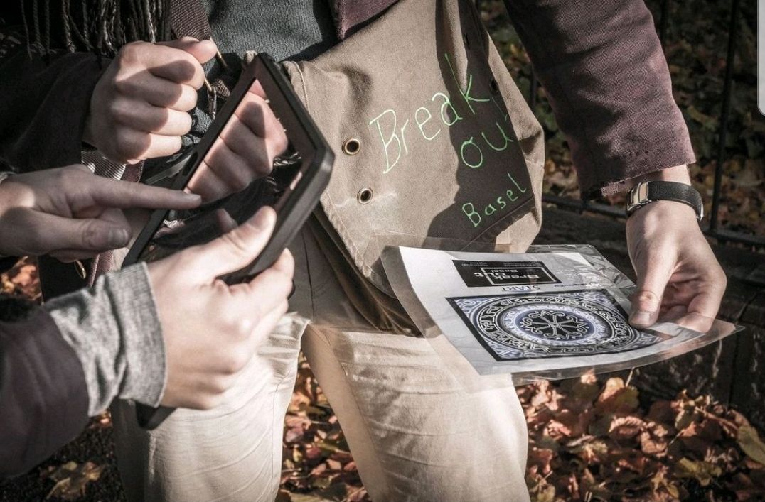 Permainan Melarikan Diri: Acara Pasukan yang Menarik di Adelboden untuk Kumpulan dan Kanak-Kanak Semasa Musim Sejuk.