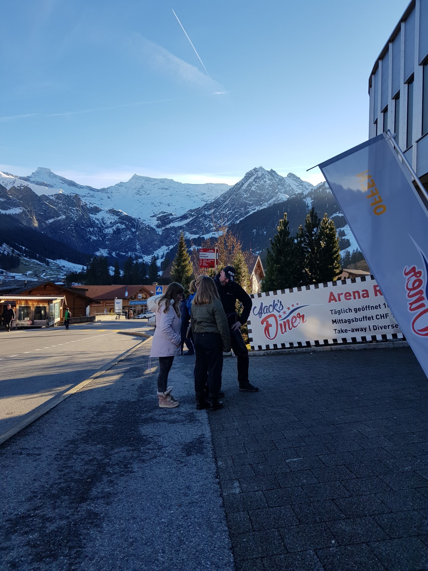 弗鲁蒂根逃脱游戏：冬季山区的刺激团体探险活动。