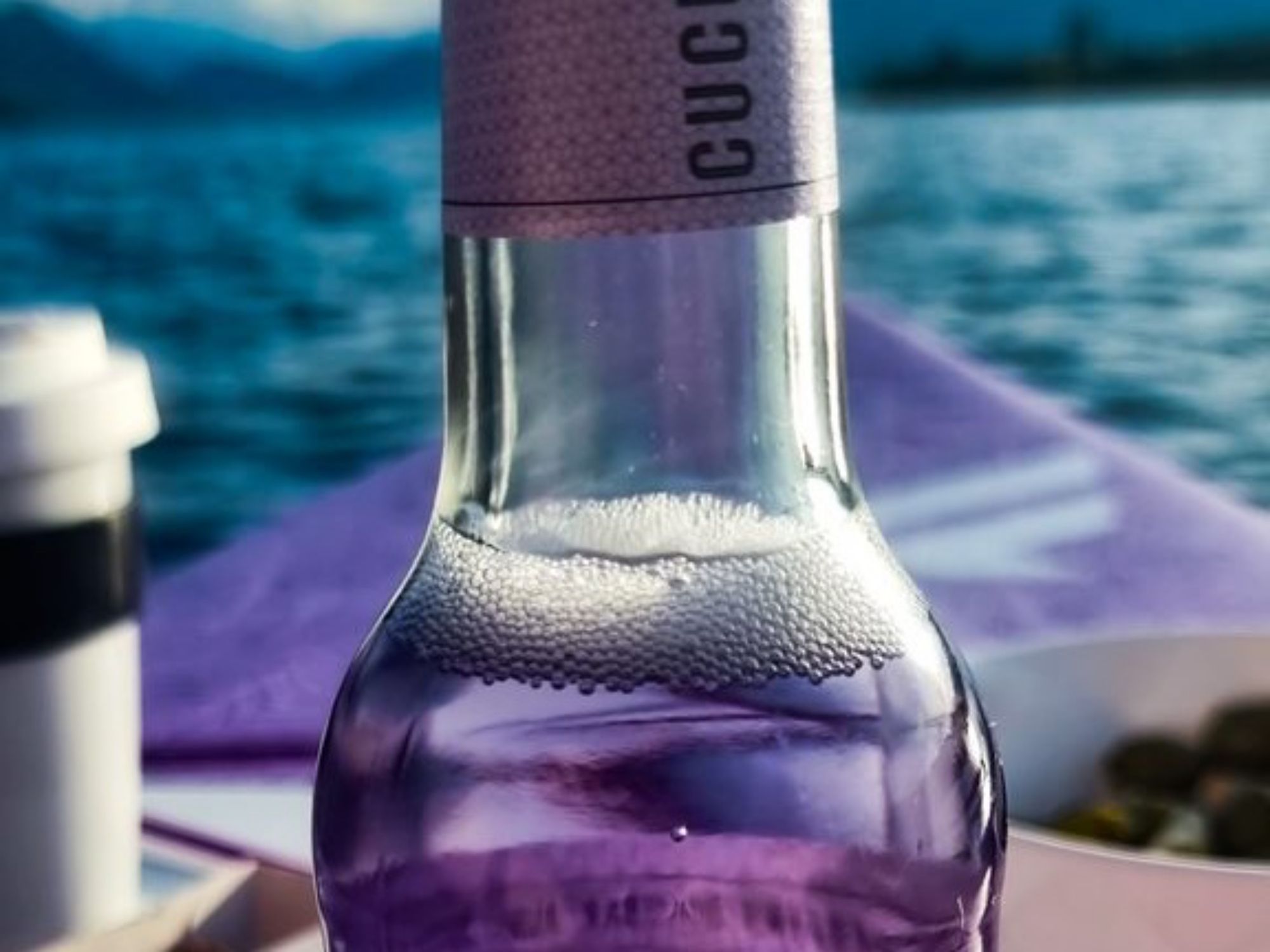 सुप एप्रो: पानी के साथ ताजगीदायक पेय और स्नैक्स एक आरामदायक गर्मी के दिन के लिए।