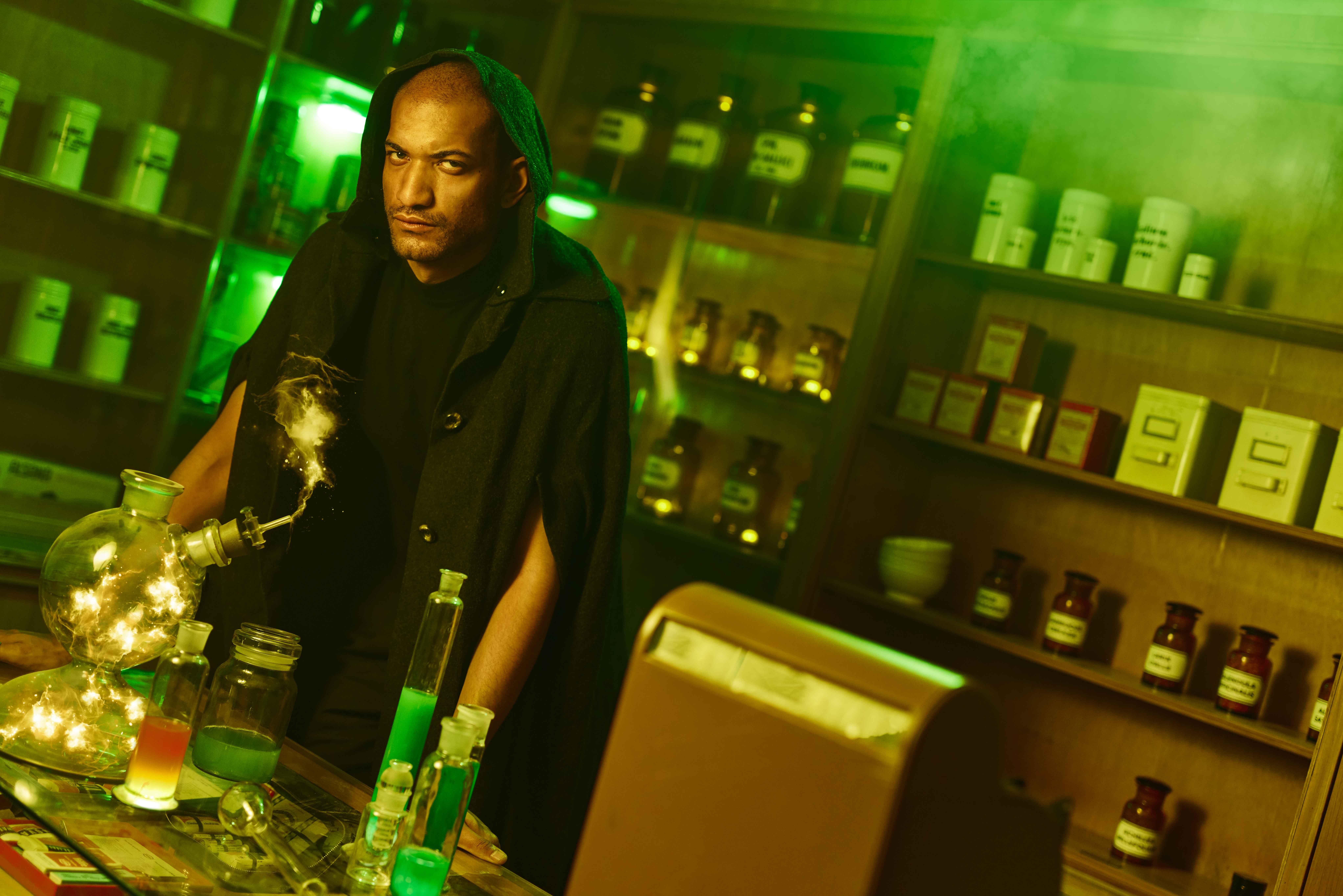 ممر سري 188: مختبر غامض يحتوي على مواد كيميائية وتجارب غامضة.