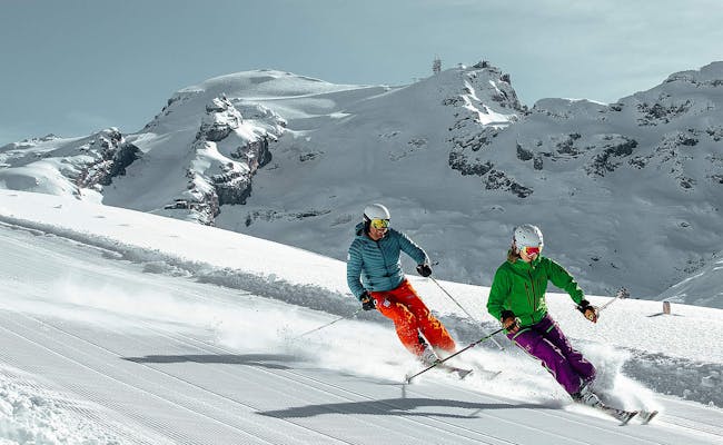 Faire du ski sur le Titlis (Photo : Engelberg Titlis Tourismus)