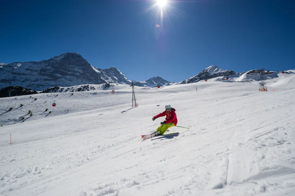 Männlichen Skifahren