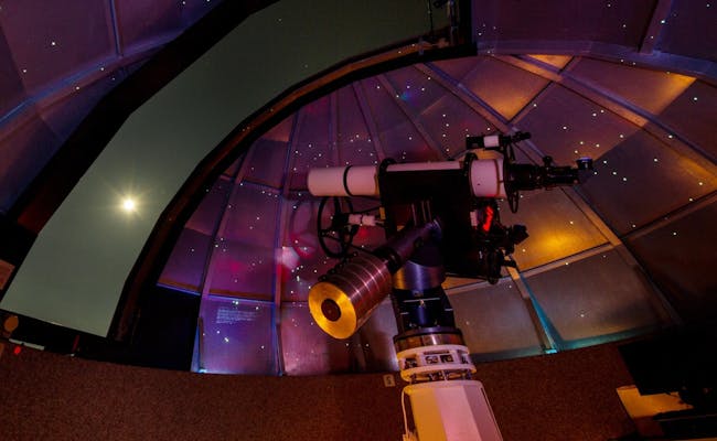 En visite à un observatoire (photo : Suisse Tourisme)