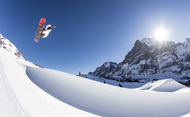 First Michael Schaerer Rider Pipe Snowfun Snowboard (Photo: Jungfrau Railways)