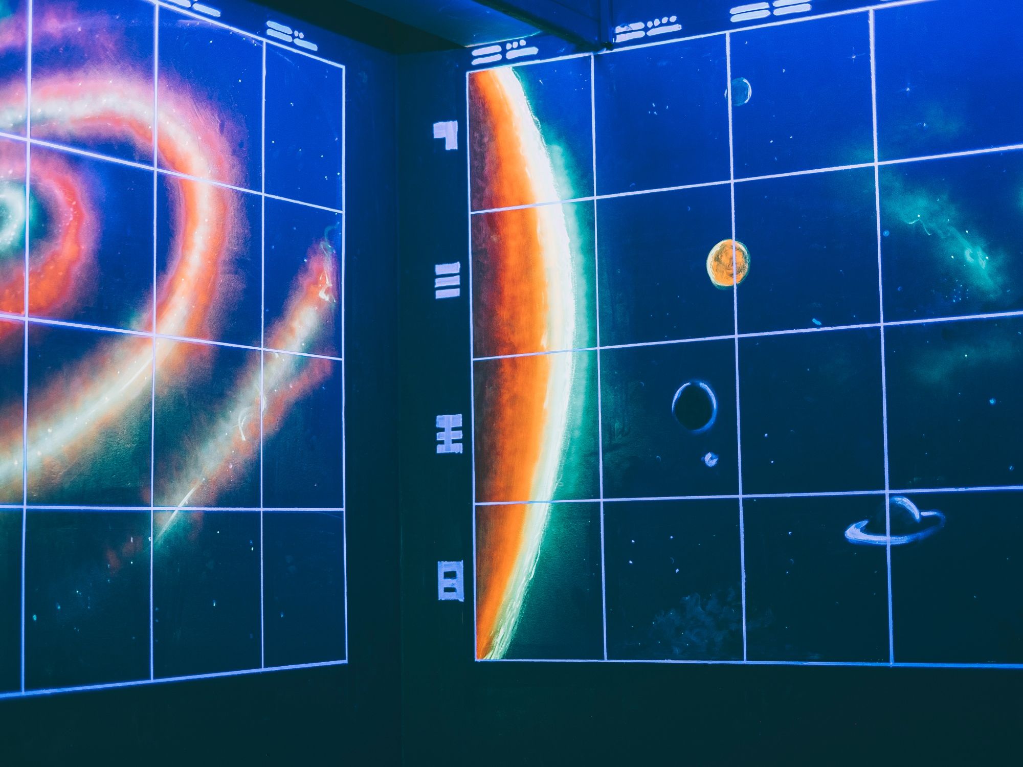 Escape Room Luzern: Interaktiv vægdekoration med rumfartsmotiver og legende adventure-oplevelse