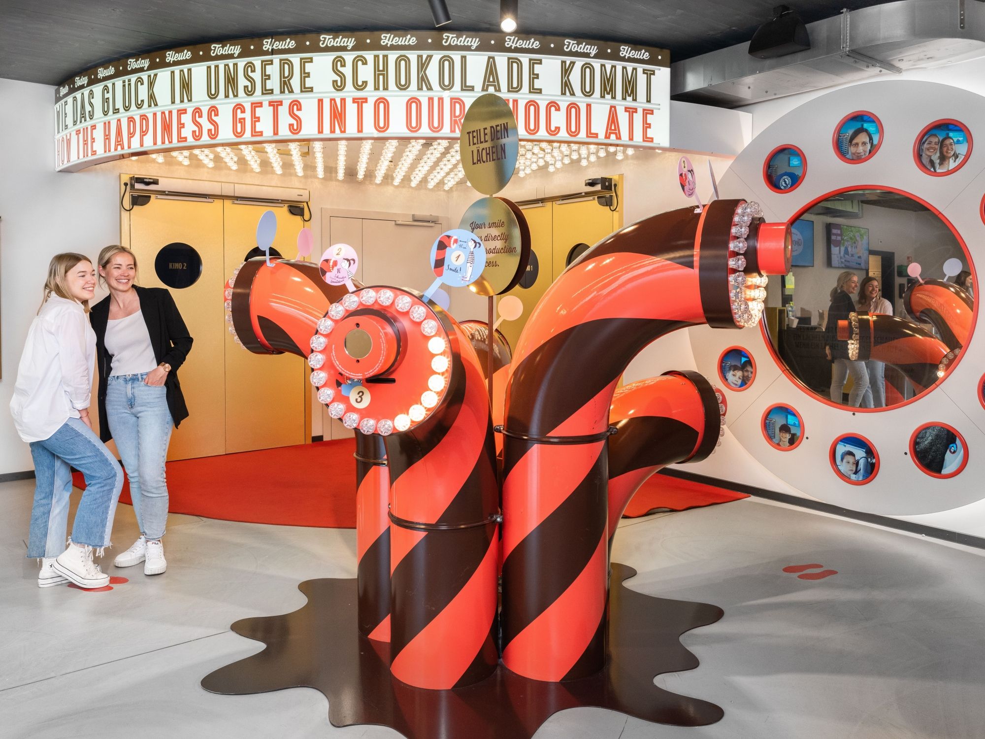 Foyer : Découvrez l'expérience chocolat au Chocolarium de Flawil avec un design unique et des éléments interactifs.