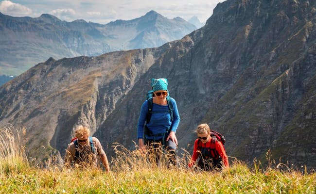 Wandelen in Lenzerheide in de bergen met uitzicht op de Alpen