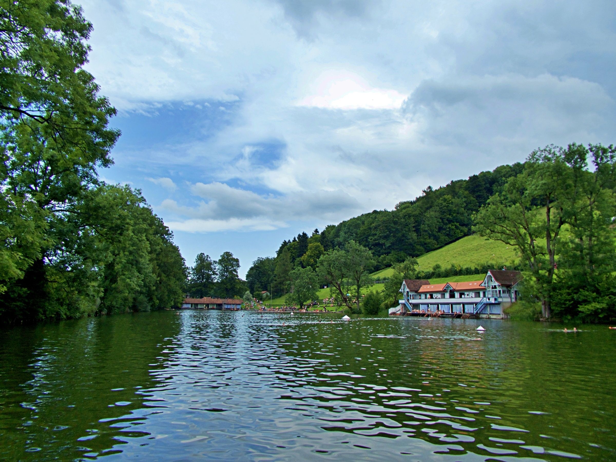 Drie Weihern St. Gallen: schilderachtig landschap met water en natuur, ideaal voor ontspanning en vrijetijdsactiviteiten.