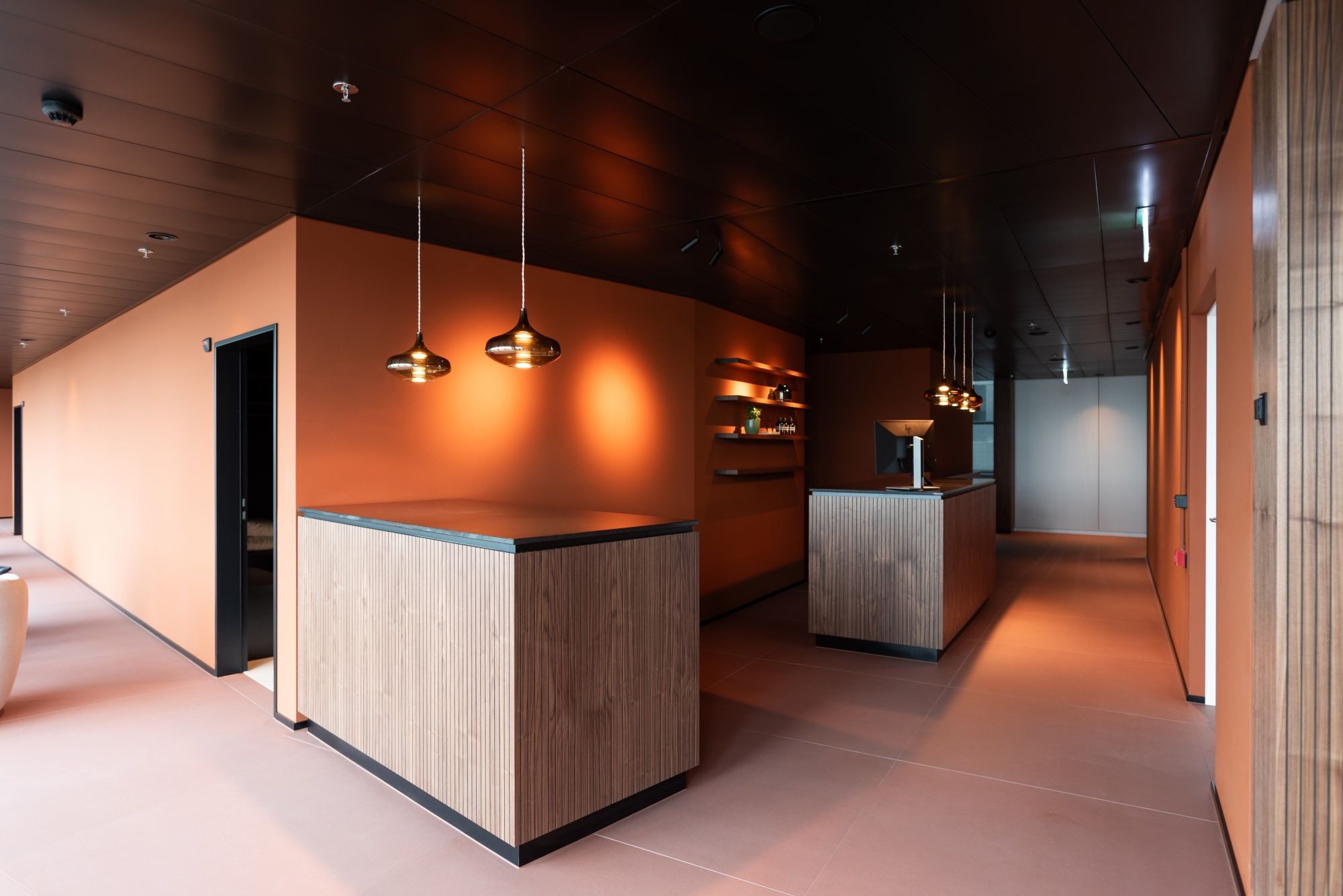 Flooat: स्विमिंग पूल पर पानी में आराम से तैरो और यादगार पल का आनंद लें।