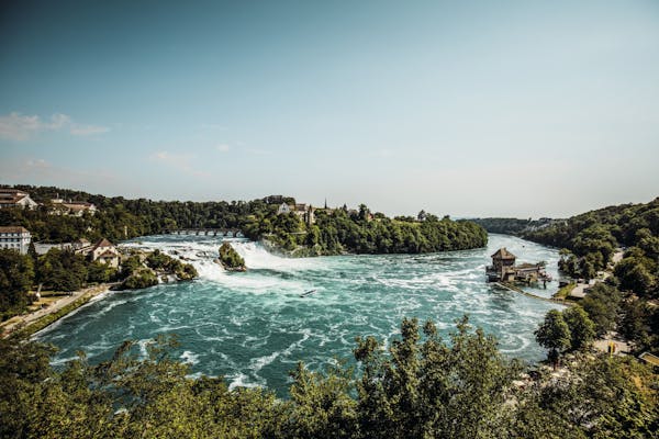Der grösste Wasserfall Europas: der Rheinfall (Foto: Schweiz Tourismus)