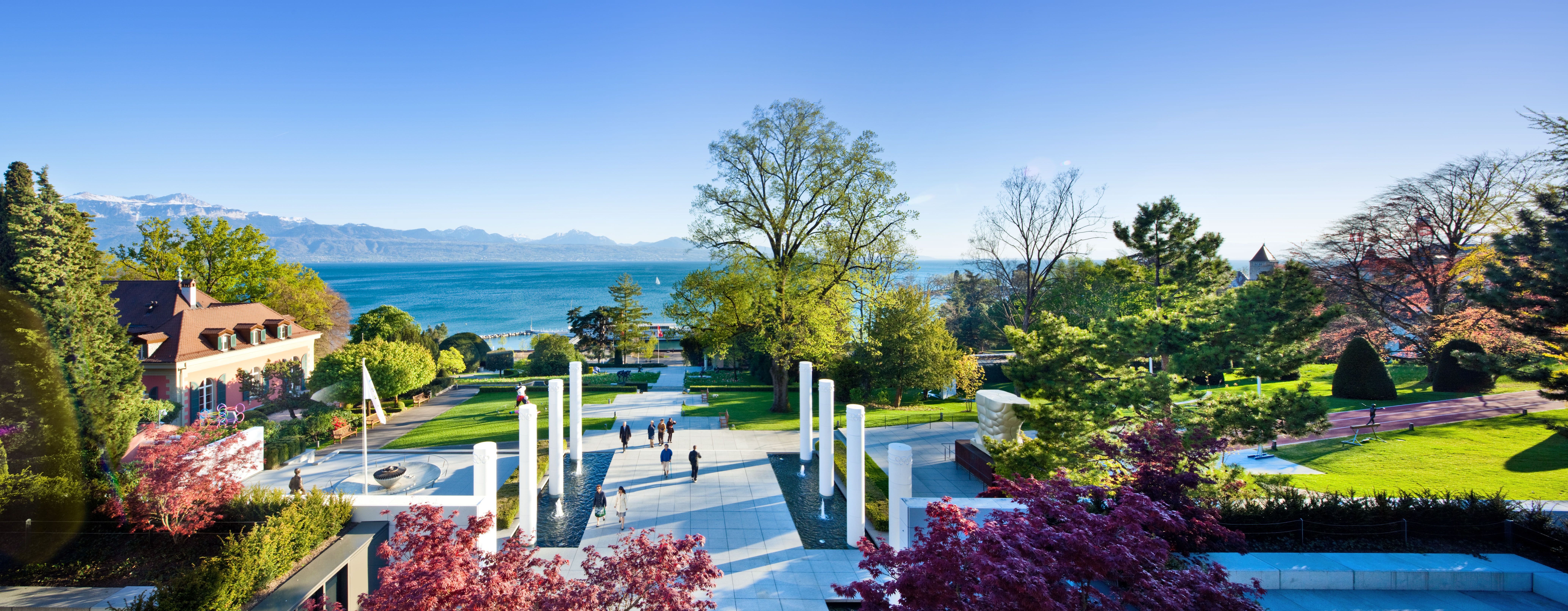 Museum Olympique in Lausanne: beeindruckende Architektur, Kunst und Gartenlandschaft am Genfersee.