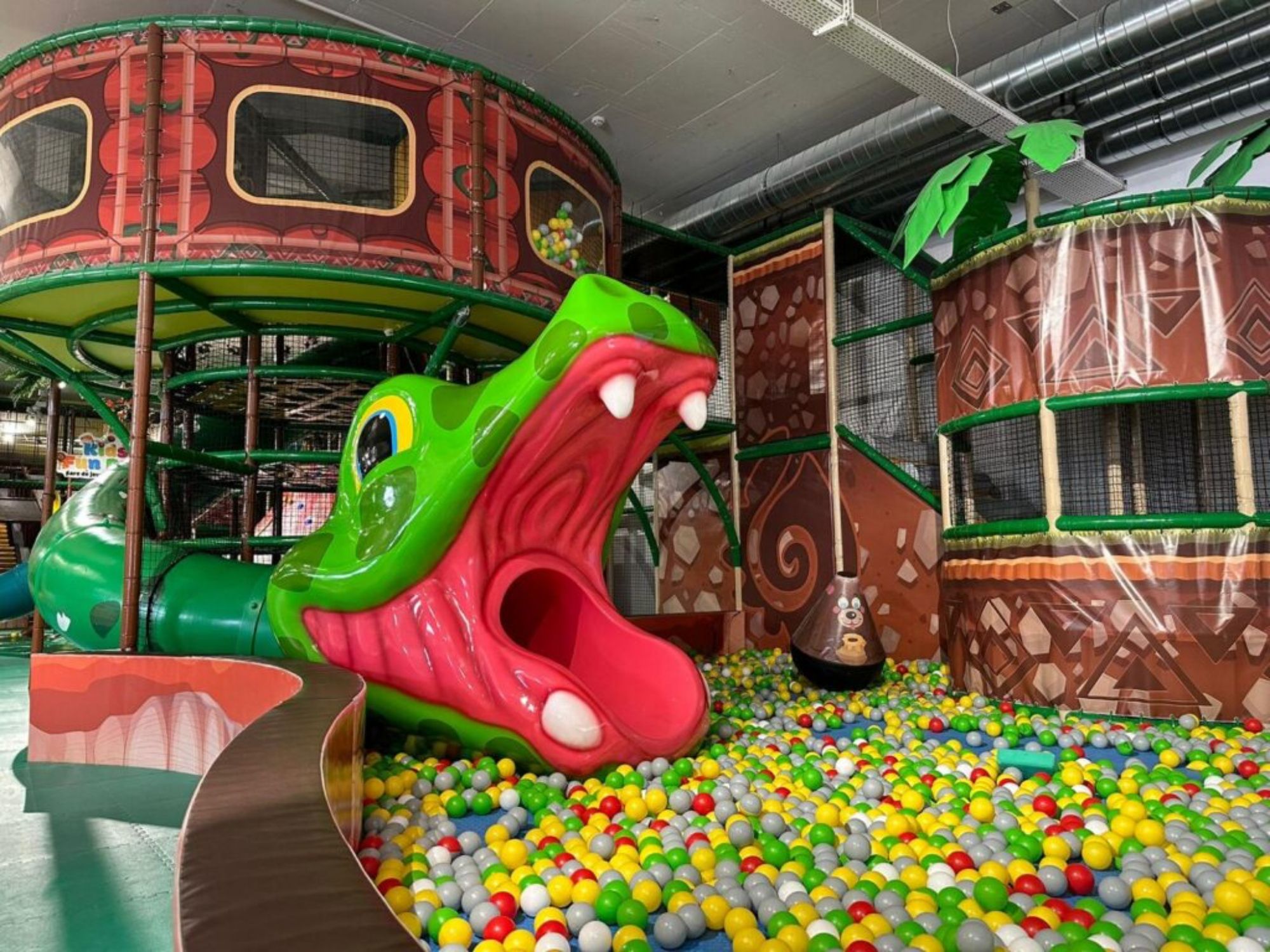 Play area with crocodile, colorful balls, and fun for kids in Sion.