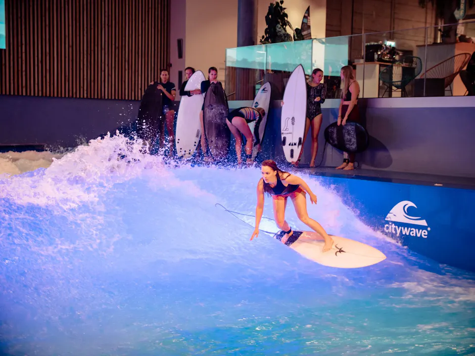Valentinstag Oana Surf Citywave