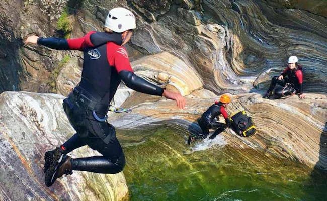 Springen Val Grande (Foto: Tessiner Tourismusagentur ATT SA)