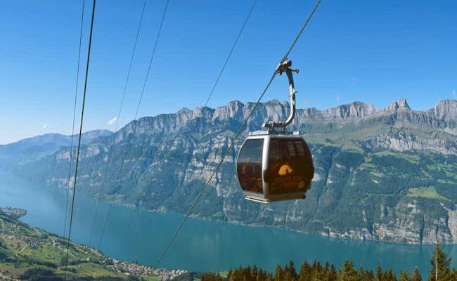 Flumserberg cable car with view of Lake Walen (Photo: Heidiland Tourism)